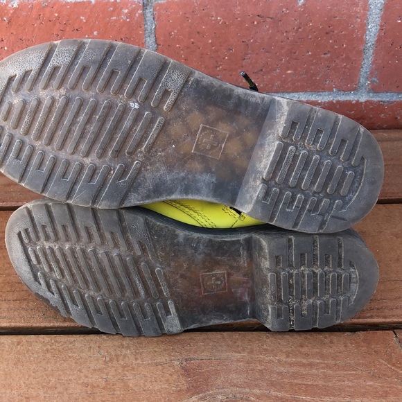 Bright yellow Docs. - Picture 3 of 4